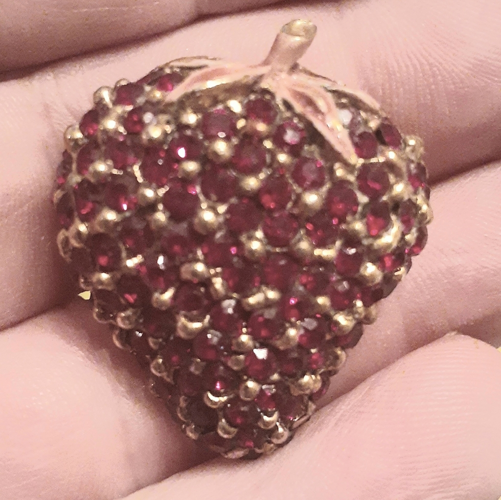 Vtg Unsigned Ciner Strawberry Pin Brooch 60$